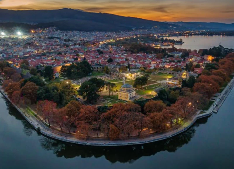A walk on the lake of Ioannina